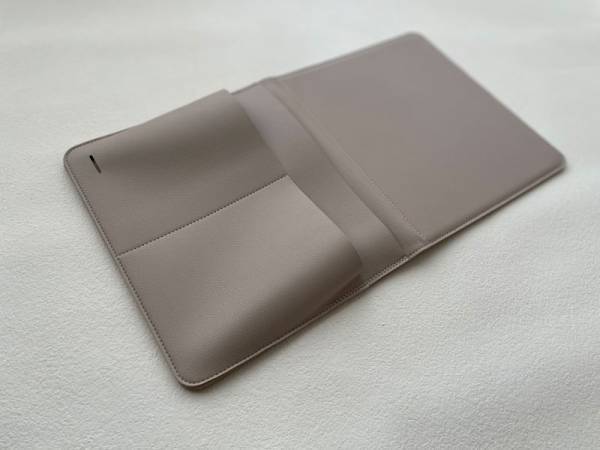 bon moment 「ベッド横、ソファ横で使えるフェイクレザーサイドポケット収納」のショートタイプをマウスパッドとして使ってみたら[PR]