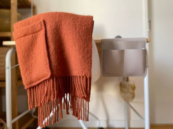 bon moment 「ベッド横、ソファ横で使えるフェイクレザーサイドポケット収納」のショートタイプをマウスパッドとして使ってみたら[PR]