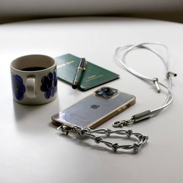 【アンジェ本店限定！新色登場】正直もう手放せない…！手ぶらが叶うスマホストラップ。愛用スタッフのリアル使用レポ[PR]