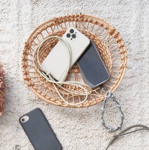 【アンジェ本店限定！新色登場】正直もう手放せない…！手ぶらが叶うスマホストラップ。愛用スタッフのリアル使用レポ[PR]