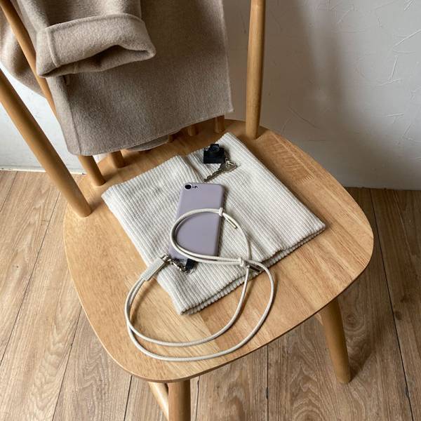 【アンジェ本店限定！新色登場】正直もう手放せない…！手ぶらが叶うスマホストラップ。愛用スタッフのリアル使用レポ[PR]