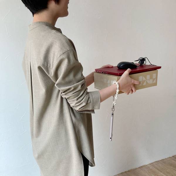 【アンジェ本店限定！新色登場】正直もう手放せない…！手ぶらが叶うスマホストラップ。愛用スタッフのリアル使用レポ[PR]