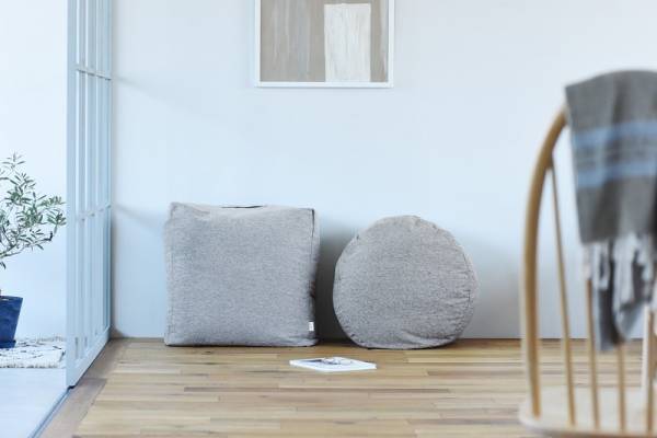 ペットや赤ちゃんとの暮らしにも嬉しい！bon moment luxeから登場した布団収納ケースの新作“多機能モデル”のある暮らし【インスタグラマーさんのもの選び】[PR]