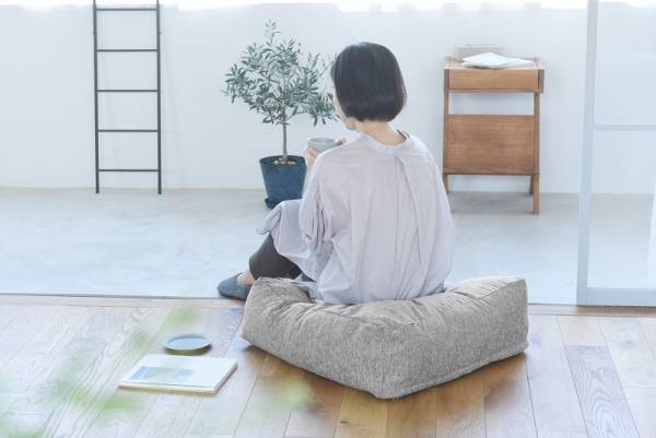 ペットや赤ちゃんとの暮らしにも嬉しい！bon moment luxeから登場した布団収納ケースの新作“多機能モデル”のある暮らし【インスタグラマーさんのもの選び】[PR]