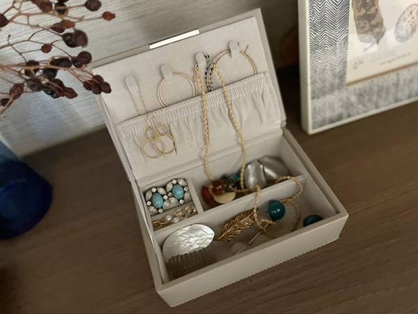 私だけの特別な宝箱。開く度に気分が上がるアクセサリーケース。アンジェスタッフに使用感聞きました。[PR]