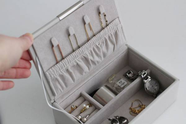 私だけの特別な宝箱。開く度に気分が上がるアクセサリーケース。アンジェスタッフに使用感聞きました。[PR]