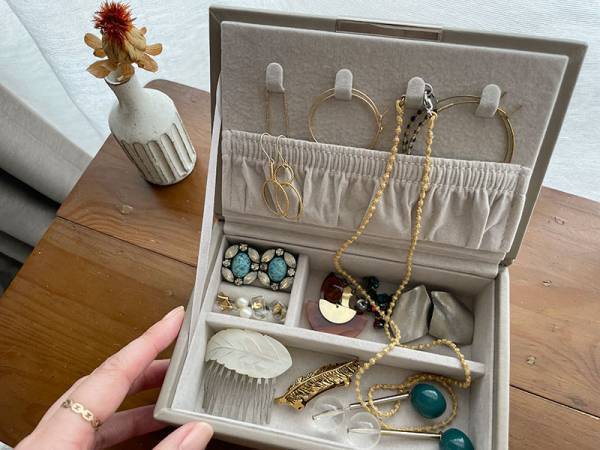 私だけの特別な宝箱。開く度に気分が上がるアクセサリーケース。アンジェスタッフに使用感聞きました。[PR]