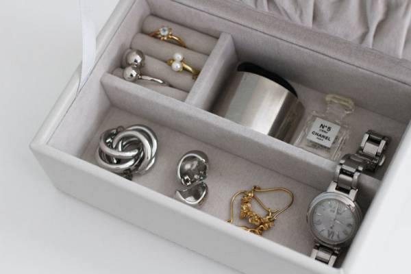 私だけの特別な宝箱。開く度に気分が上がるアクセサリーケース。アンジェスタッフに使用感聞きました。[PR]