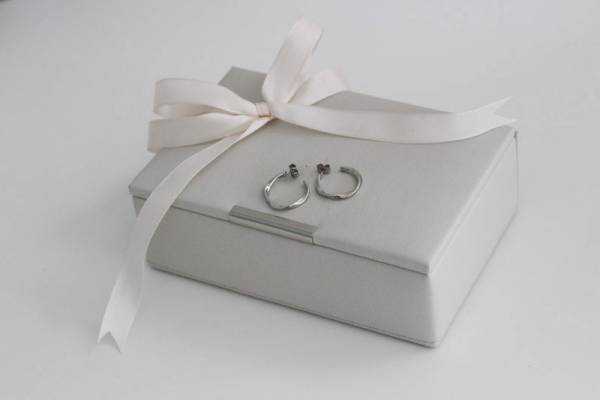 私だけの特別な宝箱。開く度に気分が上がるアクセサリーケース。アンジェスタッフに使用感聞きました。[PR]