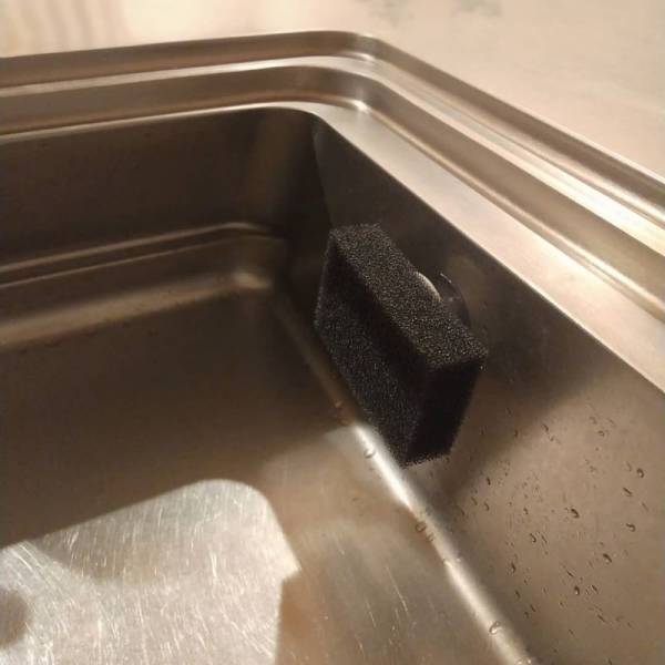 清潔＆スッキリ！シンクの景観も整う「浮かせるスポンジホルダー」【インスタグラマーさんのもの選び】[PR]