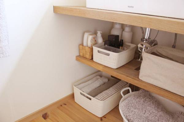 樹脂製だけどナチュラルに馴染む。リネン風BOXで「適材適所の」バスケット収納！[PR]