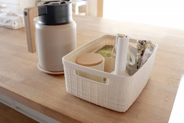 樹脂製だけどナチュラルに馴染む。リネン風BOXで「適材適所の」バスケット収納！[PR]