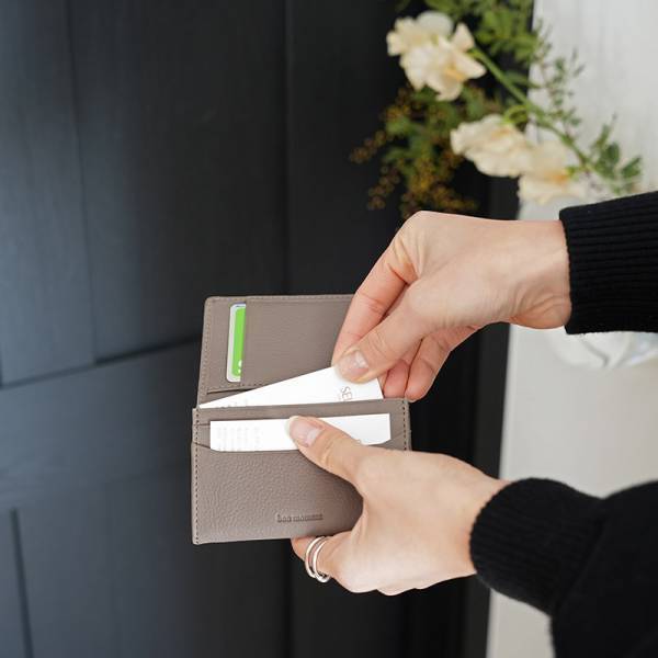 春気分を高めてくれる、bon momentのシックでシンプルな新作革小物が登場[PR]