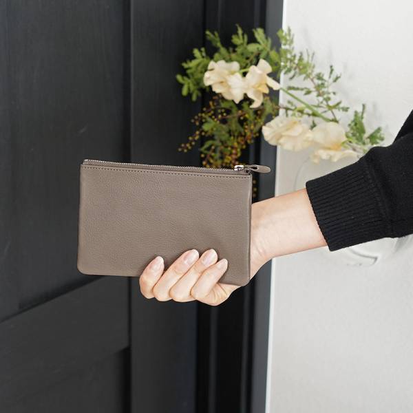 春気分を高めてくれる、bon momentのシックでシンプルな新作革小物が登場[PR]