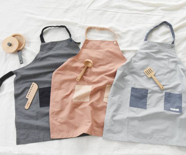 おままごとから園イベント、小学校使いまで。高学年まで長く使える「kukka ja puuキッズエプロン」[PR]