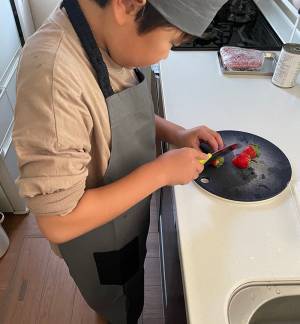 おままごとから園イベント、小学校使いまで。高学年まで長く使える「kukka ja puuキッズエプロン」[PR]