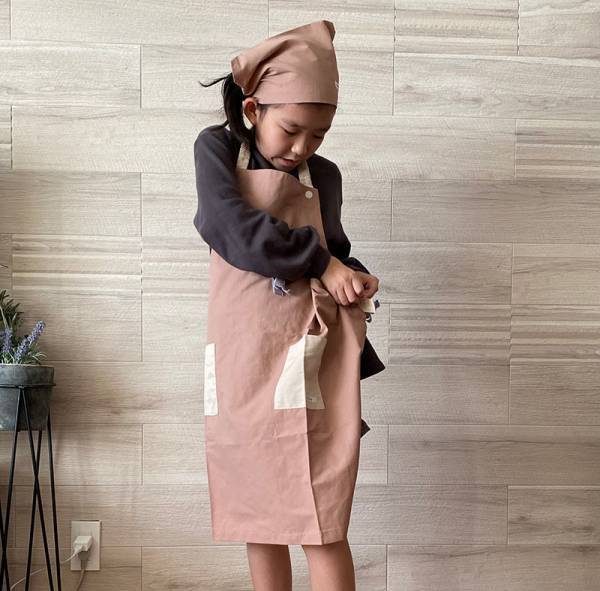 おままごとから園イベント、小学校使いまで。高学年まで長く使える「kukka ja puuキッズエプロン」[PR]