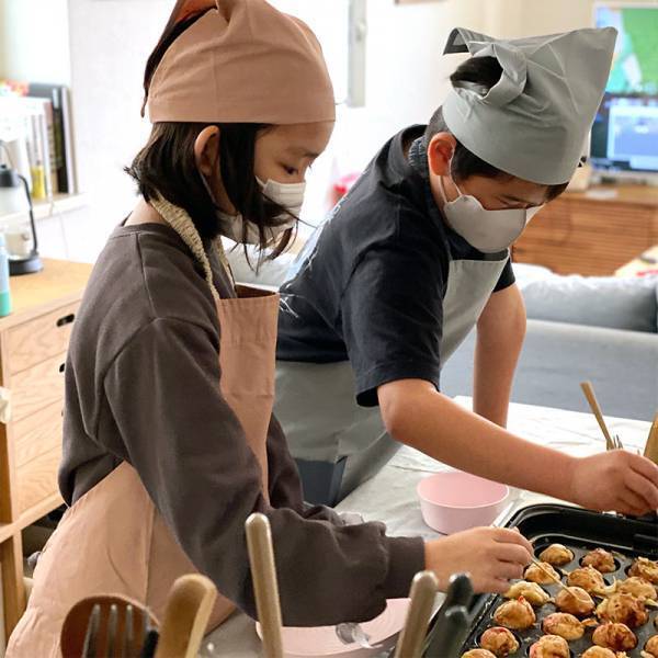 おままごとから園イベント、小学校使いまで。高学年まで長く使える「kukka ja puuキッズエプロン」[PR]