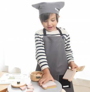 おままごとから園イベント、小学校使いまで。高学年まで長く使える「kukka ja puuキッズエプロン」[PR]