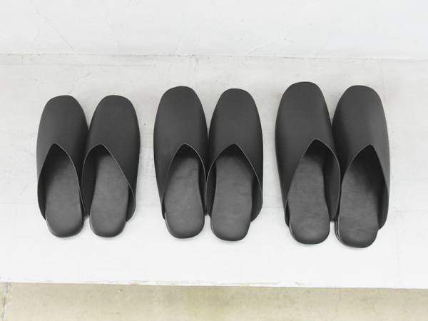 パパもママも使える「学校スリッパ」　シンプルでセレモニーにも使いやすい！