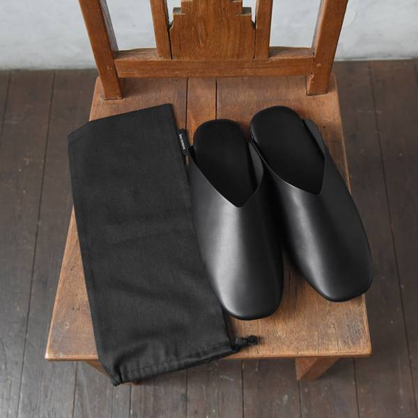 パパもママも使える「学校スリッパ」　シンプルでセレモニーにも使いやすい！