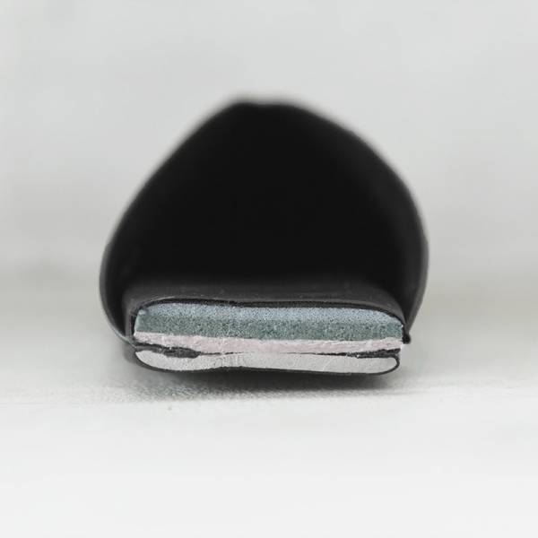 パパもママも使える「学校スリッパ」　シンプルでセレモニーにも使いやすい！