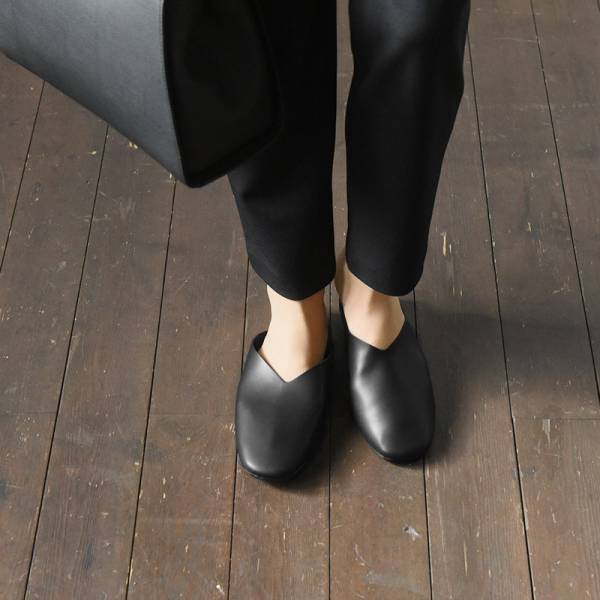 パパもママも使える「学校スリッパ」　シンプルでセレモニーにも使いやすい！