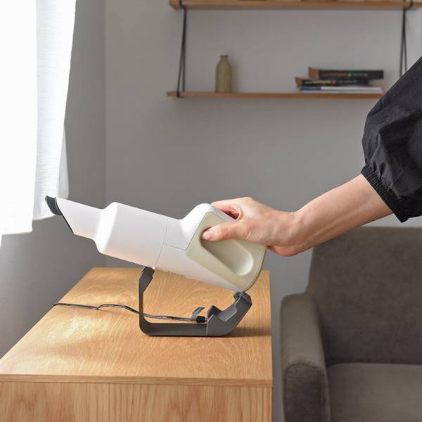 掃除が苦手な人も大丈夫。スマートなのにパワフル性能「±0　ハンディクリーナー」[PR]