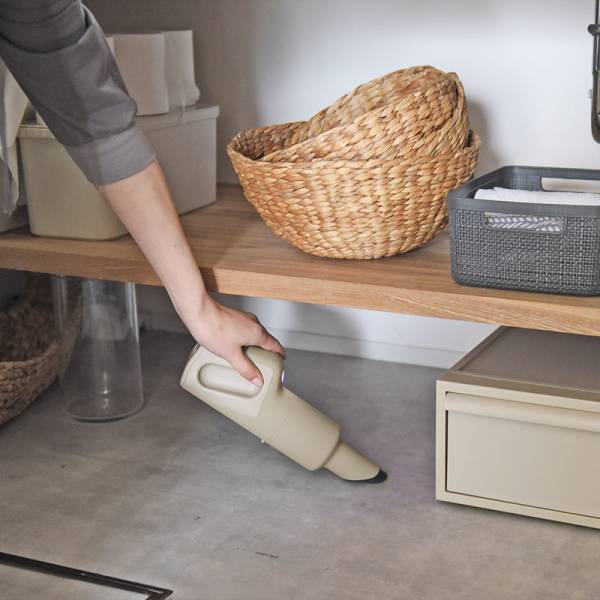 掃除が苦手な人も大丈夫。スマートなのにパワフル性能「±0　ハンディクリーナー」[PR]