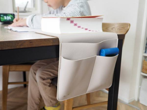 スマホや読みかけの本をスッキリ収納！収納場所がない場所に収納スペースをつくれる、「サイドポケット収納」[PR]