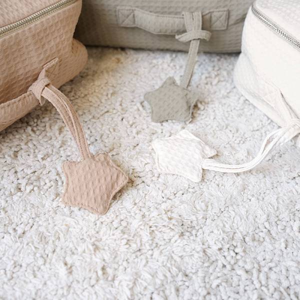 クッカヤプー大人気おむつポーチシリーズにワッフル素材が新登場！音が鳴る星のモチーフにベビーたちも夢中です[PR]