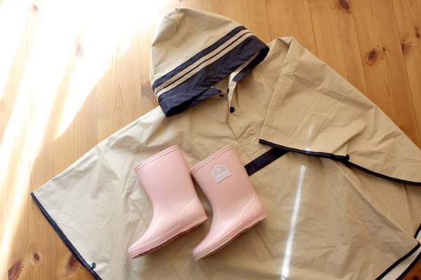 「早く雨にならないかな」履きたくてウズウズ、kukka ja puu　キッズレインブーツ[PR]