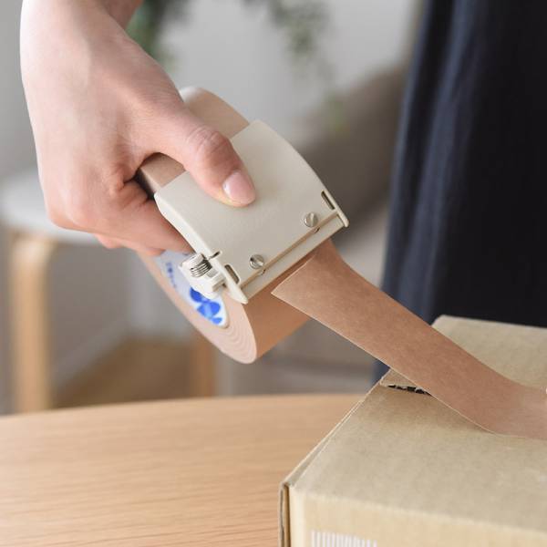 未来人イチオシ？！一家にひとつの進化系アイテム「クラフトテープ専用カッター」誕生[PR]