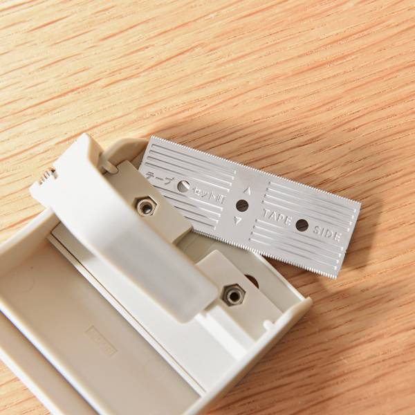 未来人イチオシ？！一家にひとつの進化系アイテム「クラフトテープ専用カッター」誕生[PR]