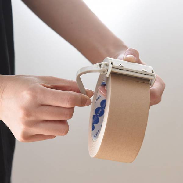 未来人イチオシ？！一家にひとつの進化系アイテム「クラフトテープ専用カッター」誕生[PR]