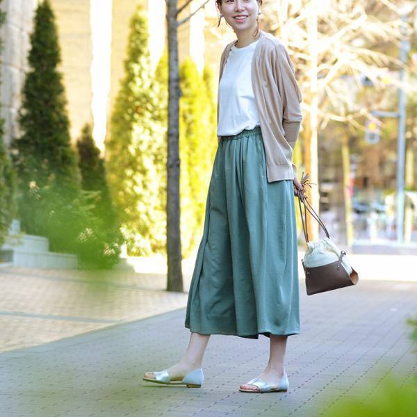 なんで今までなかったの？？「裾くるっ」の裏技でこんなにストレスフリーなスカート見えパンツ[PR]