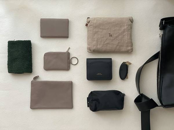 バッグの中身を模様替え。小物入れと名刺入れと小銭入れを上品なレザーアイテムに。[PR]