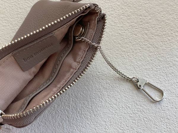 バッグの中身を模様替え。小物入れと名刺入れと小銭入れを上品なレザーアイテムに。[PR]