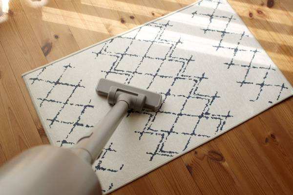 フローリングの砂ザリザリ対策に。「bon moment　手織風マット」が玄関で大活躍！[PR]