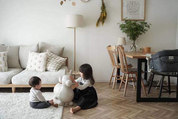 インテリアにこだわるなら、おもちゃの色にもこだわりたい。そんな願いを叶える限定カラーのロディ。【インスタグラマーさんのモノ選び】[PR]