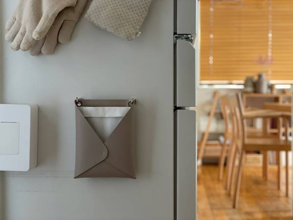 ちょいと一時置きをおしゃれに叶える、bon moment「小分けに収納できるレターポケット」。[PR]