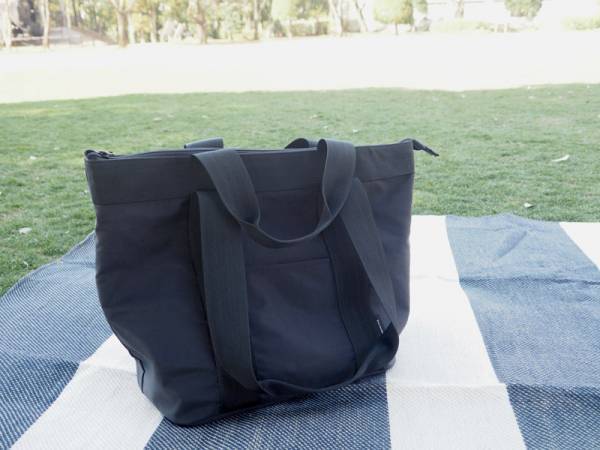 お花見、ピクニック、買い物…これからの季節に大活躍！荷物の量に合わせて2wayで使える「拡張できる 保冷トートバッグ」[PR]