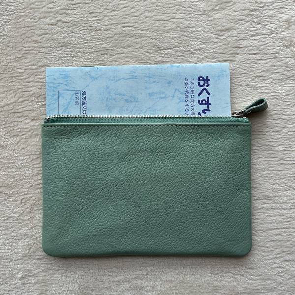 マチがないのが使いやすい！ケア小物、通院グッズ、数珠収納まで、大人の本革ポーチみんなの使い方[PR]