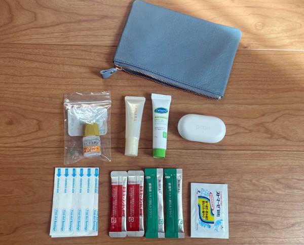 マチがないのが使いやすい！ケア小物、通院グッズ、数珠収納まで、大人の本革ポーチみんなの使い方[PR]