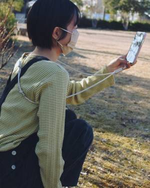 旅行や普段使いにも大活躍！着こなしも素敵な、暮らしのインスタグラマーさん達が選ぶ「Agreable 牛革2wayスマホストラップ」[PR]