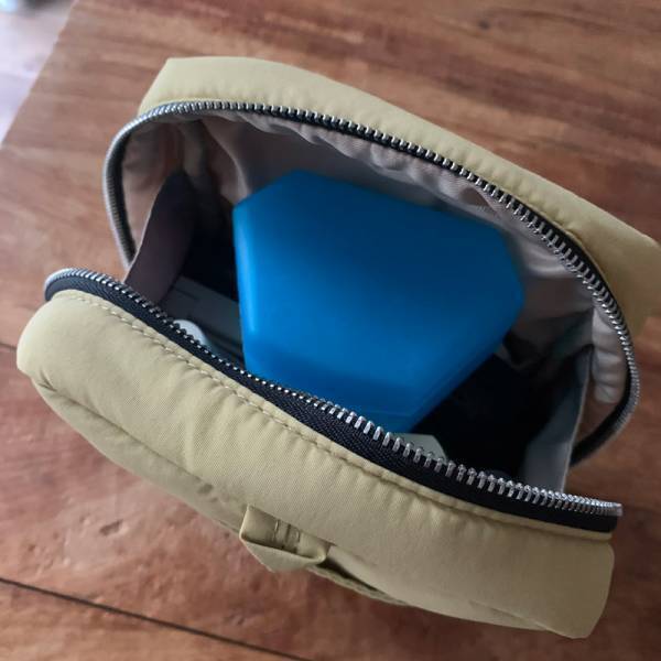 「メイクポーチの中身がぐちゃぐちゃ」を卒業しよう！ 探し物がすぐに見つかる「立てる収納メイクポーチ」[PR]