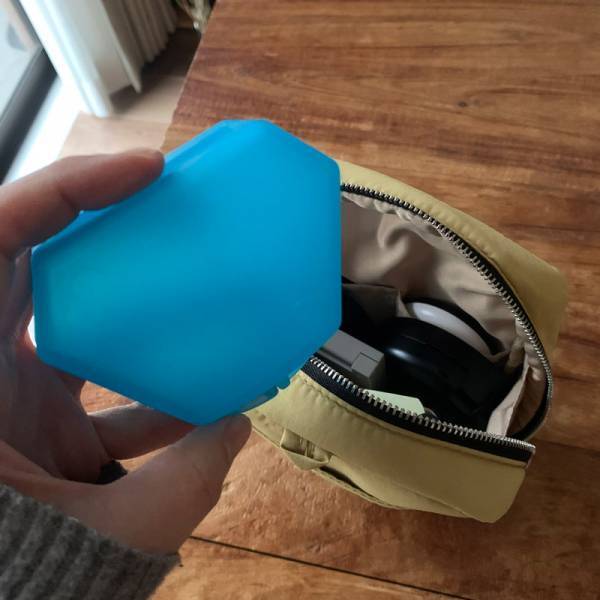 「メイクポーチの中身がぐちゃぐちゃ」を卒業しよう！ 探し物がすぐに見つかる「立てる収納メイクポーチ」[PR]