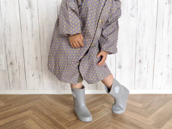 水たまりも安心！くすみカラーがかわいい＆雨の日が快適になる「キッズ レインブーツ」[PR]