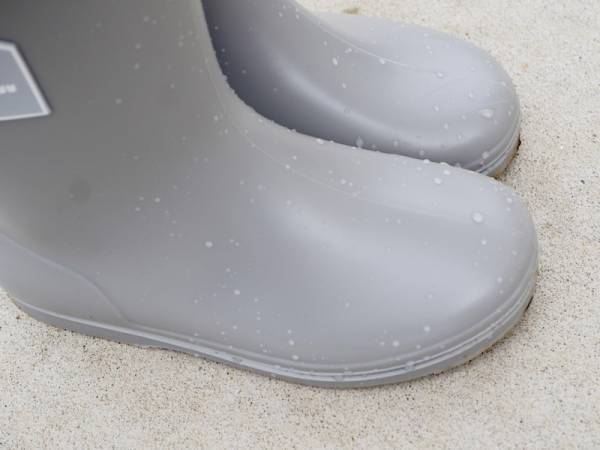 水たまりも安心！くすみカラーがかわいい＆雨の日が快適になる「キッズ レインブーツ」[PR]