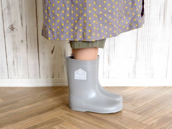 水たまりも安心！くすみカラーがかわいい＆雨の日が快適になる「キッズ レインブーツ」[PR]